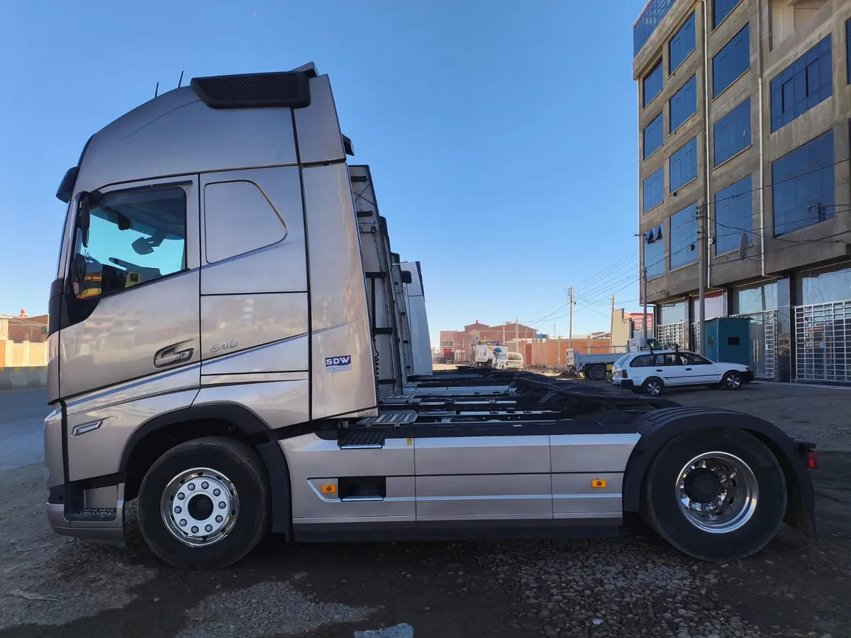 Volvo FH13 540 2021 — foto 3 de 5 (IC-008)