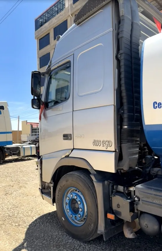 Volvo FH13 2011 — foto 4 de 10 (IC-015)